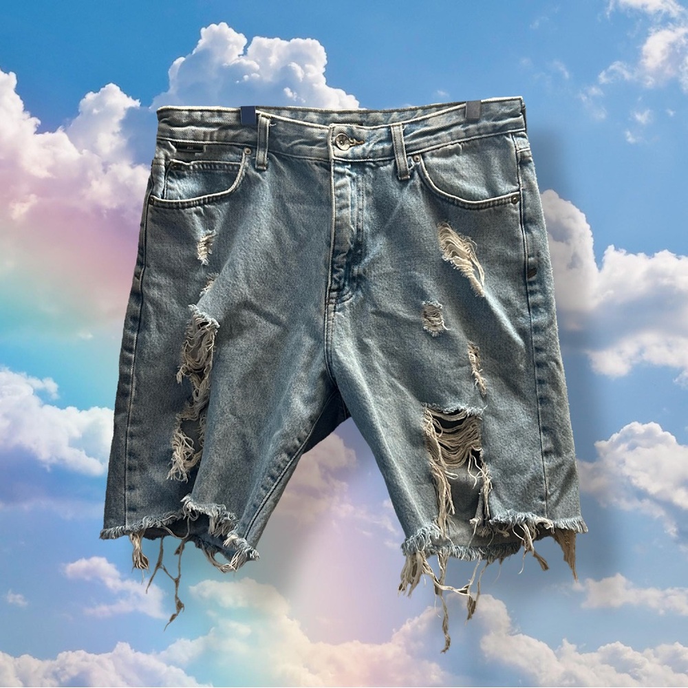 BDG LIGHT WASH DISTRESSED HEAVY WEIGHT DENIM SHORTS - SZ 34